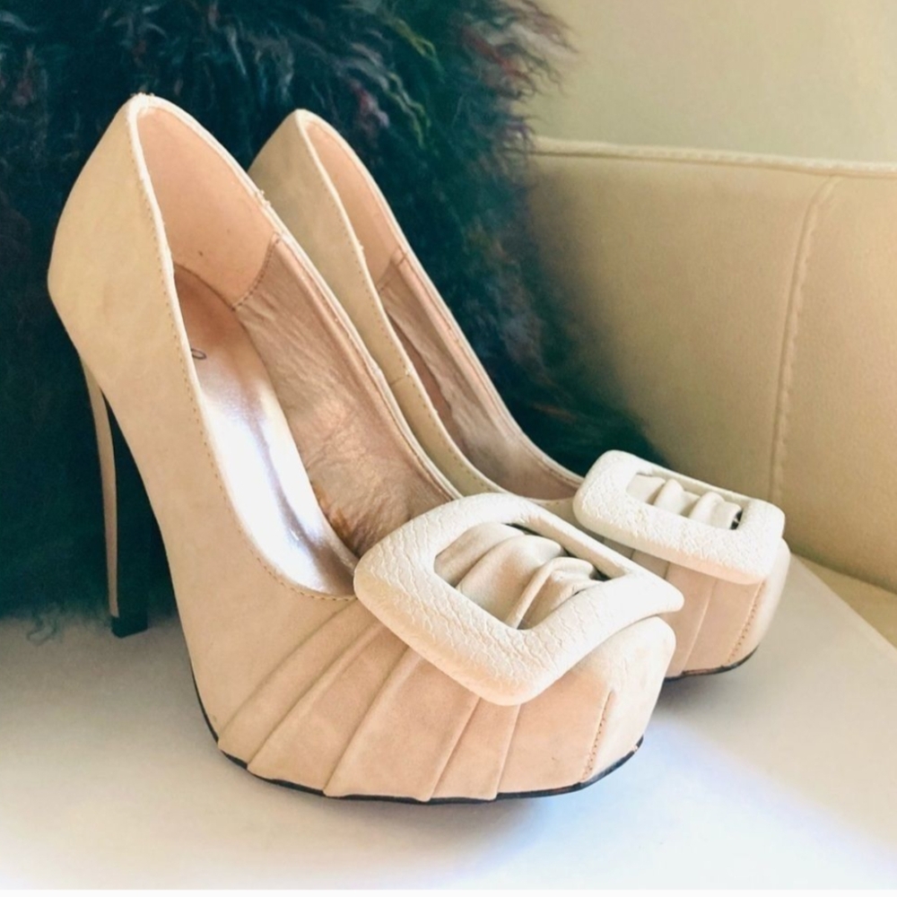 NIB Qupid Cream Stiletto Heels with Textured Finish Size 8